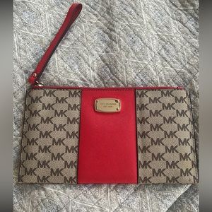 Michael Kors jet set large zip clutch leather wristlet. In great condition!